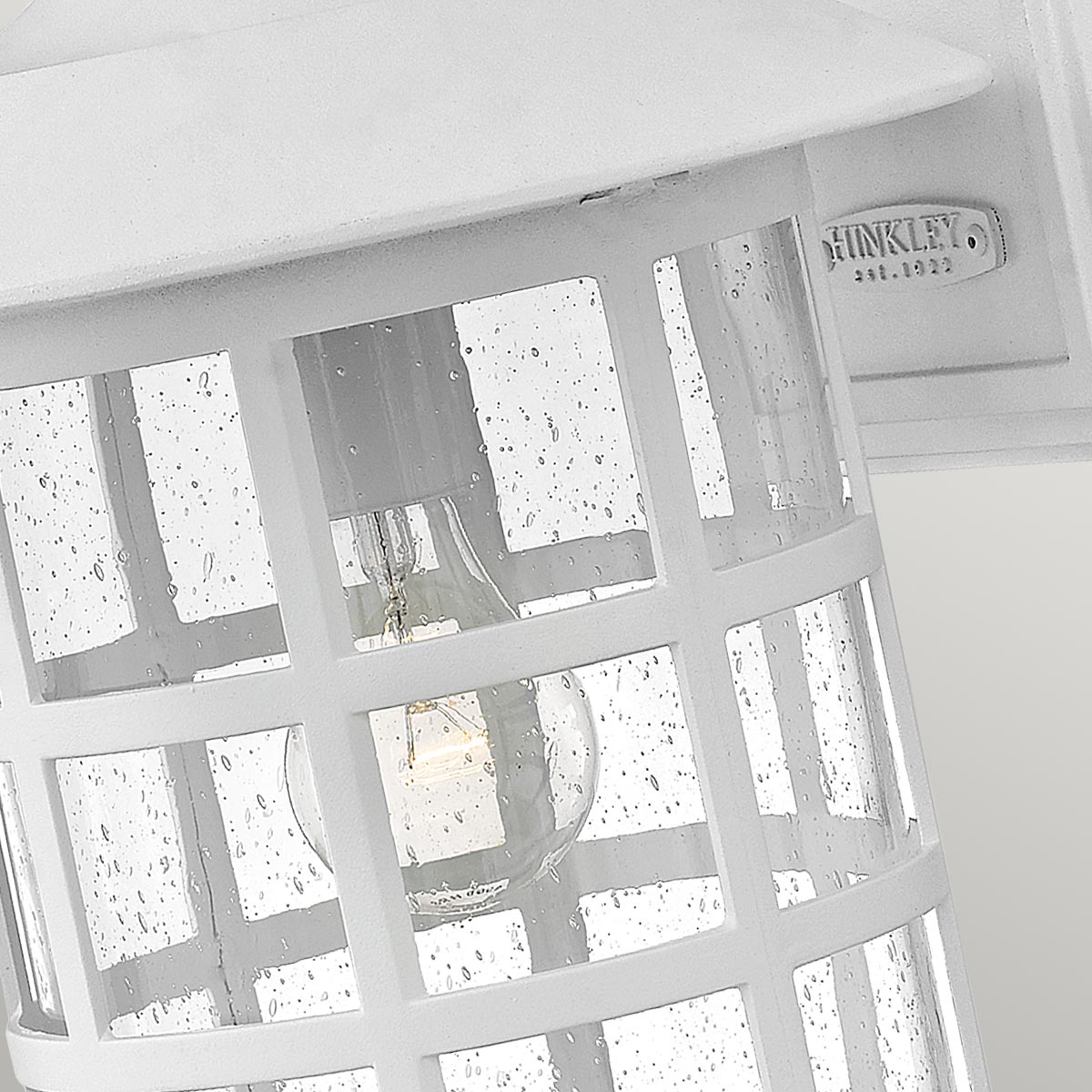 Freeport 40cm Blanco lámpara de exterior De Elstead Lighting - Freeport es una lámpara de pared para exterior encantadora y clásica que combina un diseño tradicional con una durabilidad moderna.