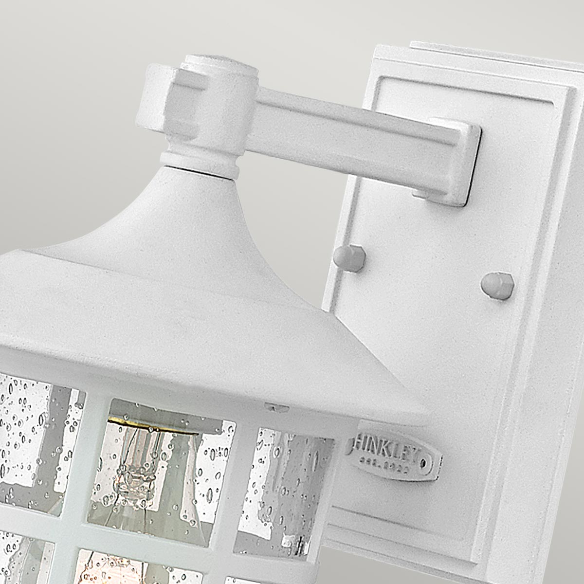 Freeport 24cm Blanco lámpara de exterior De Elstead Lighting - Freeport es una lámpara de pared para exterior encantadora y clásica que combina un diseño tradicional con una durabilidad moderna.