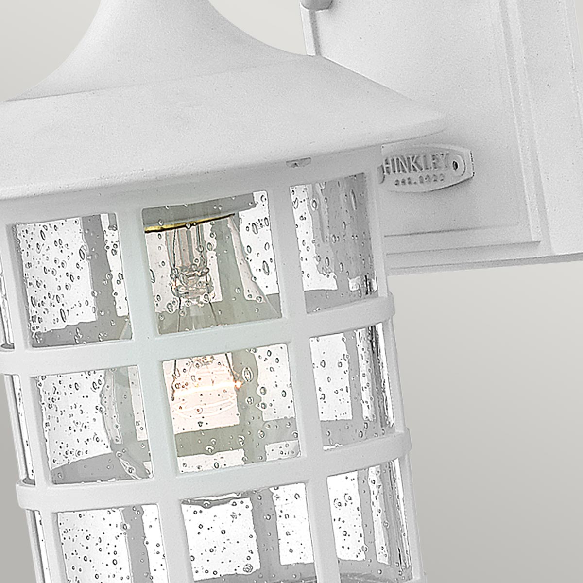 Freeport 24cm Blanco lámpara de exterior De Elstead Lighting - Freeport es una lámpara de pared para exterior encantadora y clásica que combina un diseño tradicional con una durabilidad moderna.