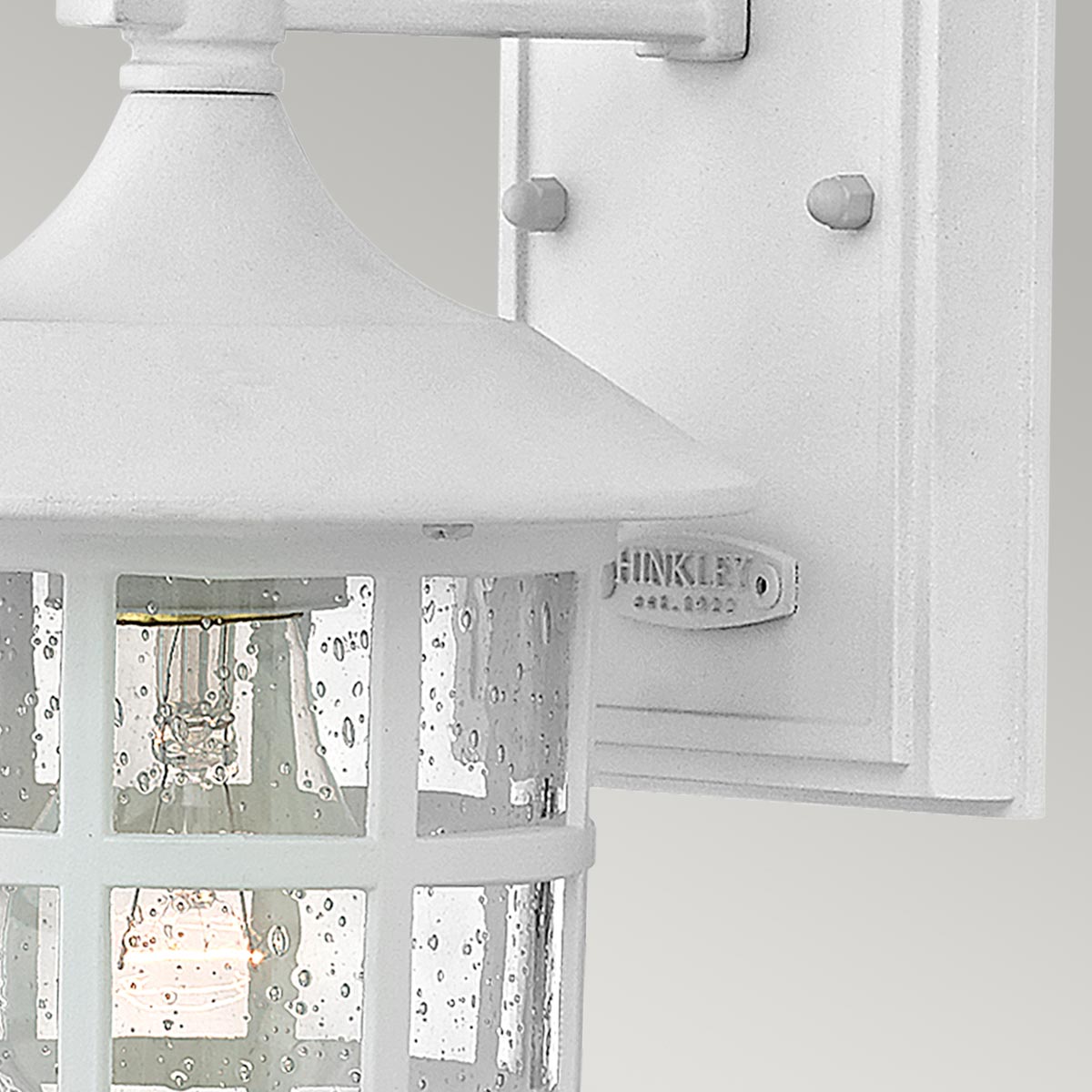 Freeport 24cm Blanco lámpara de exterior De Elstead Lighting - Freeport es una lámpara de pared para exterior encantadora y clásica que combina un diseño tradicional con una durabilidad moderna.