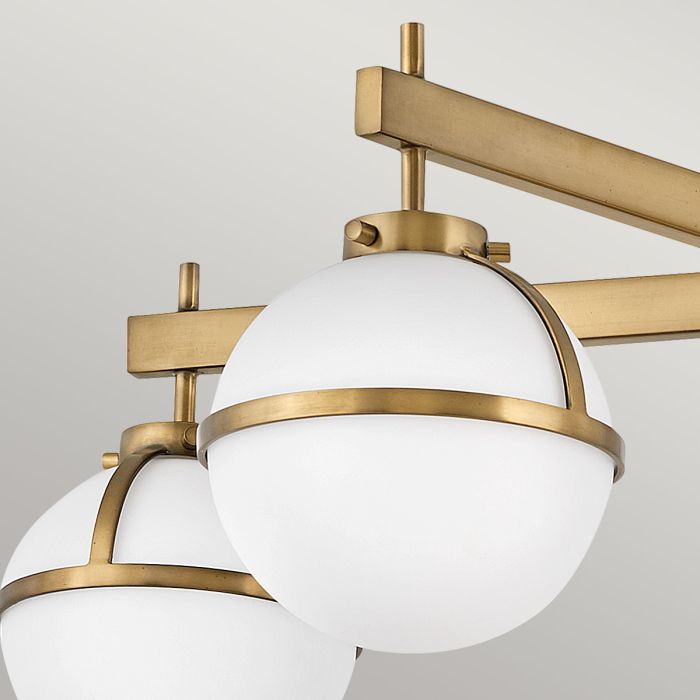 Hollis Ø80 Latón antiguo/blanco lámpara de baño De Elstead Lighting - Hollis es una l&aacute;mpara de techo decorativa para ba&ntilde;o con un distintivo encanto vintage, inspirada en mediados del siglo XX.