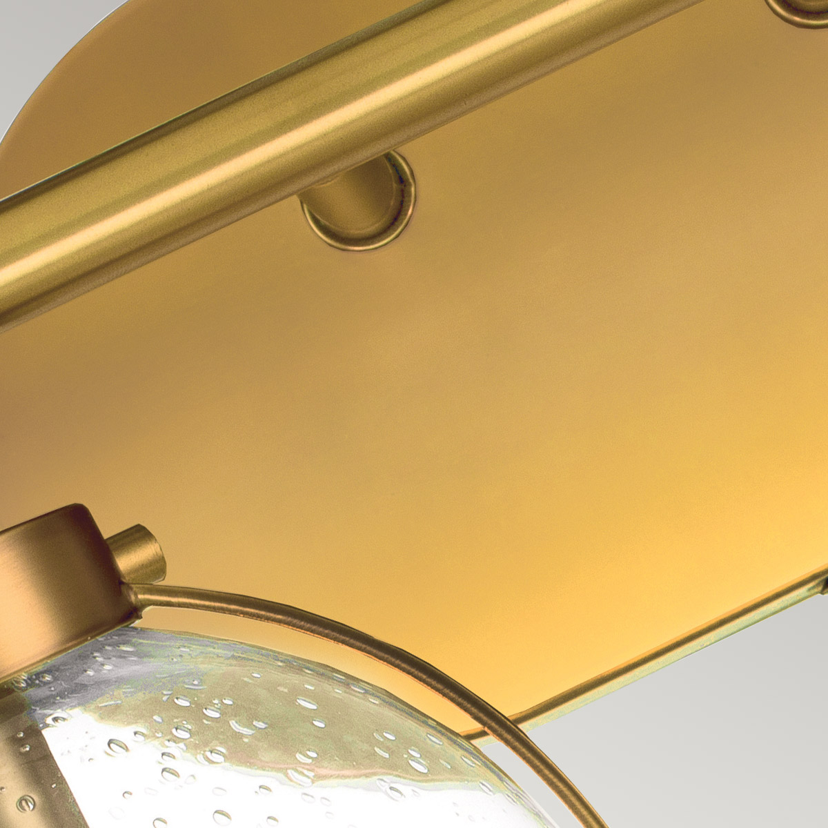 Hollis 40cm Latón antiguo lámpara de baño De Elstead Lighting - El aplique de pared Hollis está inspirado en el estilo Art Decó de los años 20 con su elegante diseño realizado en latón y cristal transparente texturizado.