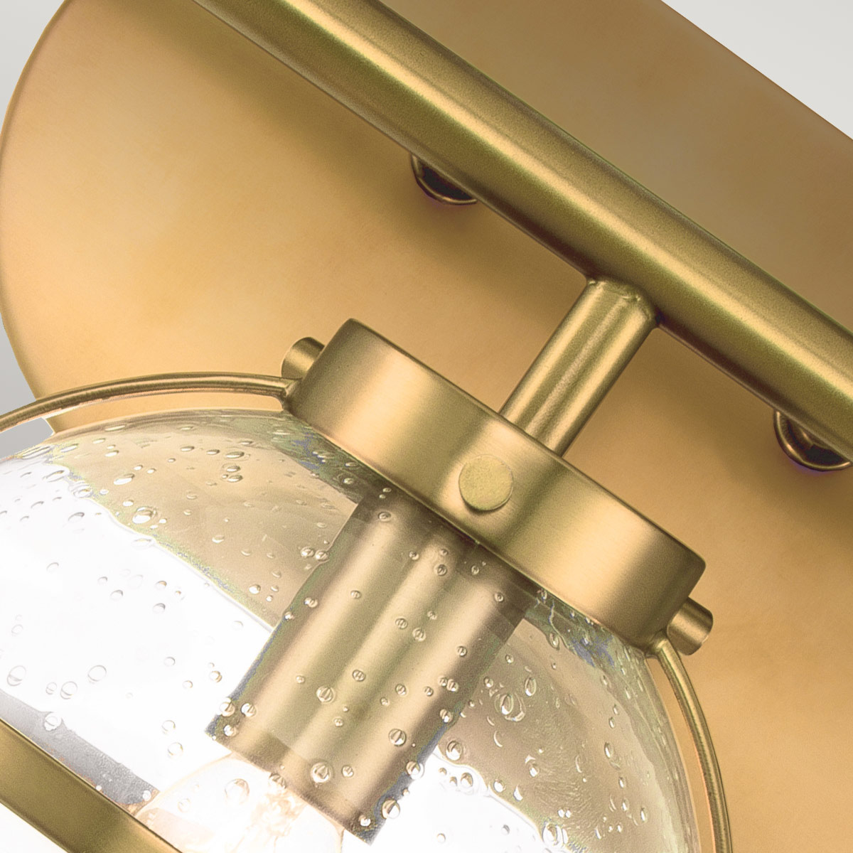 Hollis 60cm Latón antiguo lámpara de baño De Elstead Lighting - El aplique de pared Hollis está inspirado en el estilo Art Decó de los años 20 con su elegante diseño realizado en latón y cristal transparente texturizado.