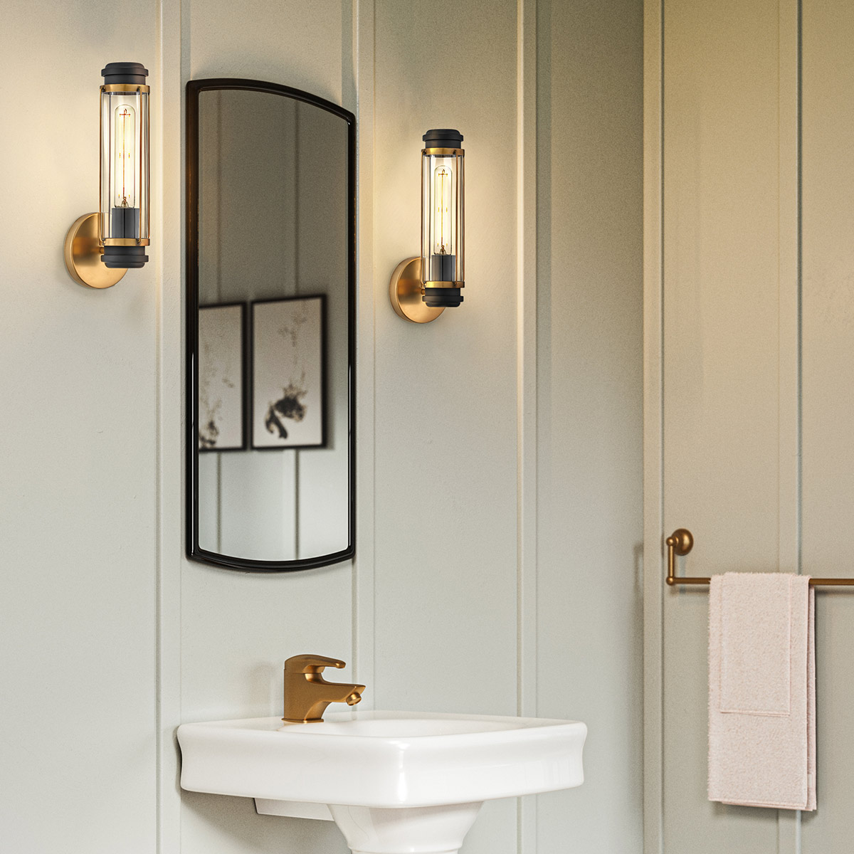 Masthead 35cm Latón lámpara de baño De Elstead Lighting - El cilindro de vidrio transparente encierra la fuente de luz y crea una distribución de luz uniforme y agradable.