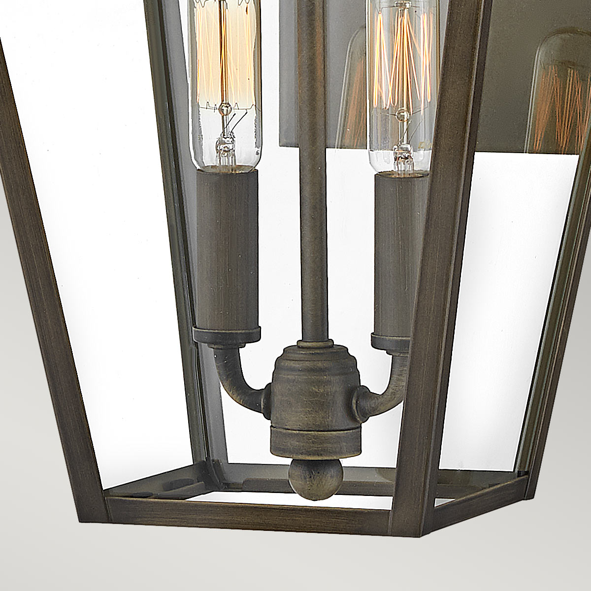 Palma Bronce lámpara de exterior De Elstead Lighting - Construido en aluminio con vidrio transparente, Palma ofrece durabilidad y un toque de encanto antiguo, perfecto para uso en exteriores.