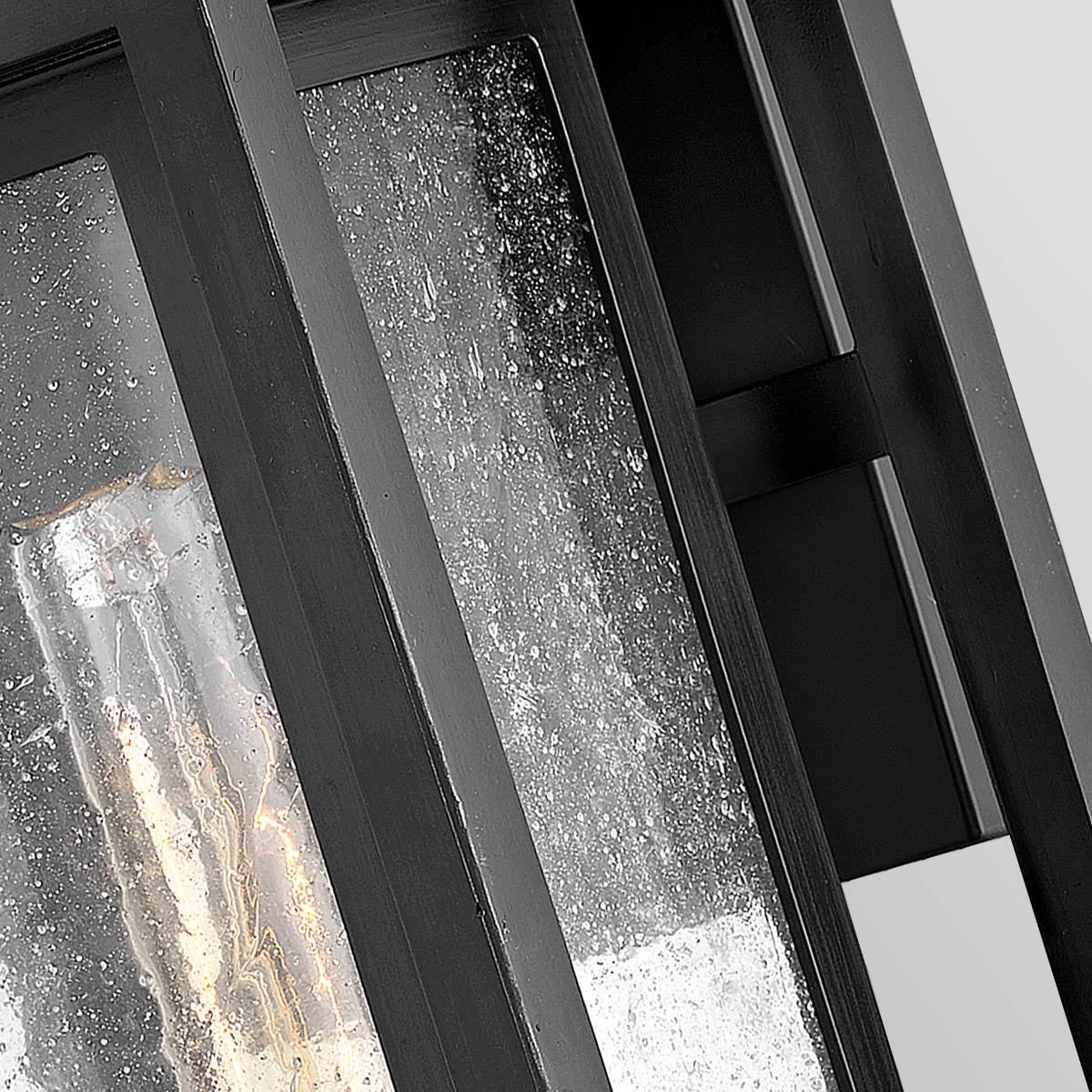 Republic 40cm Negro lámpara de exterior De Elstead Lighting - Republic es una l&aacute;mpara decorativa de fachada con un dise&ntilde;o moderno y un llamativo marco doble.