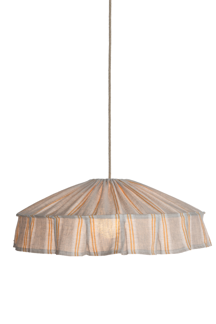 Vinga Pantalla S/Colgante Ø58 Naturaleza/amarillo Lámpas de techo De Alde & Lind - Vinga es una pantalla decorativa para l&aacute;mpara de techo, confeccionada en lino 100% con un precioso estampado de rayas en tonos miel y naturales.