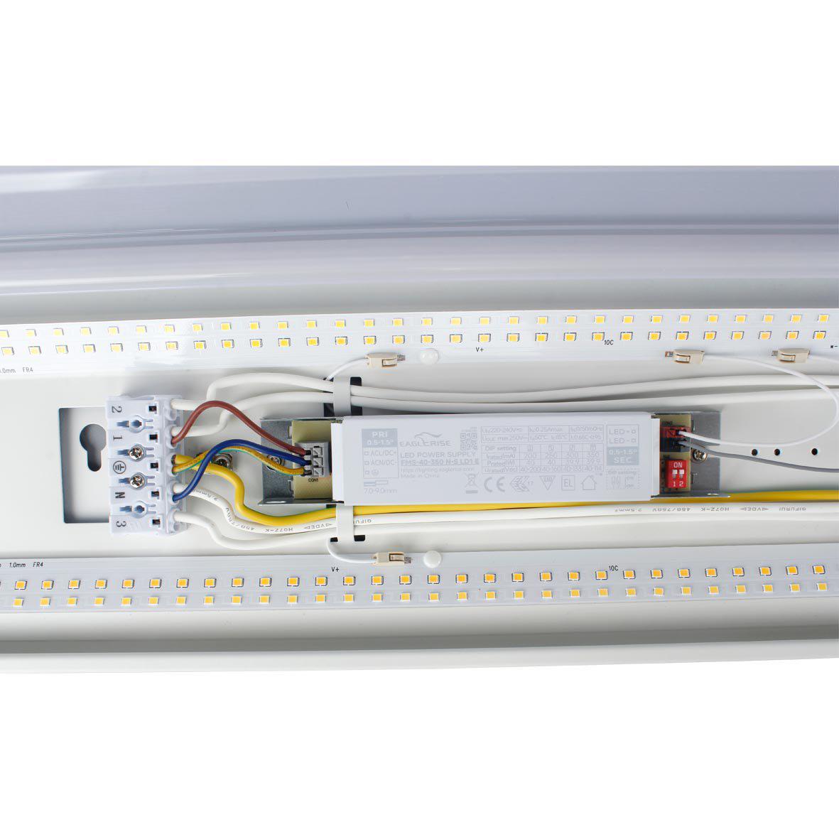 Liny Grab 3000/4000K 62cm Blanco De Designlight - Con esta luminaria industrial, obtendr&aacute; una soluci&oacute;n de iluminaci&oacute;n a largo plazo que combina durabilidad, seguridad y eficiencia energ&eacute;tica, perfecta para lugares de trabajo exigentes.