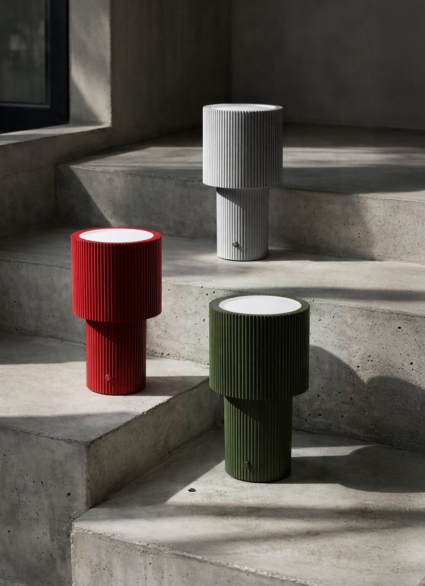 Iluma 22cm ROJO portátil De Herstal - Ya sea disfrutando de ma&ntilde;anas tranquilas junto a la ventana o cenando en el balc&oacute;n, siempre est&aacute; al alcance y crea el ambiente perfecto.