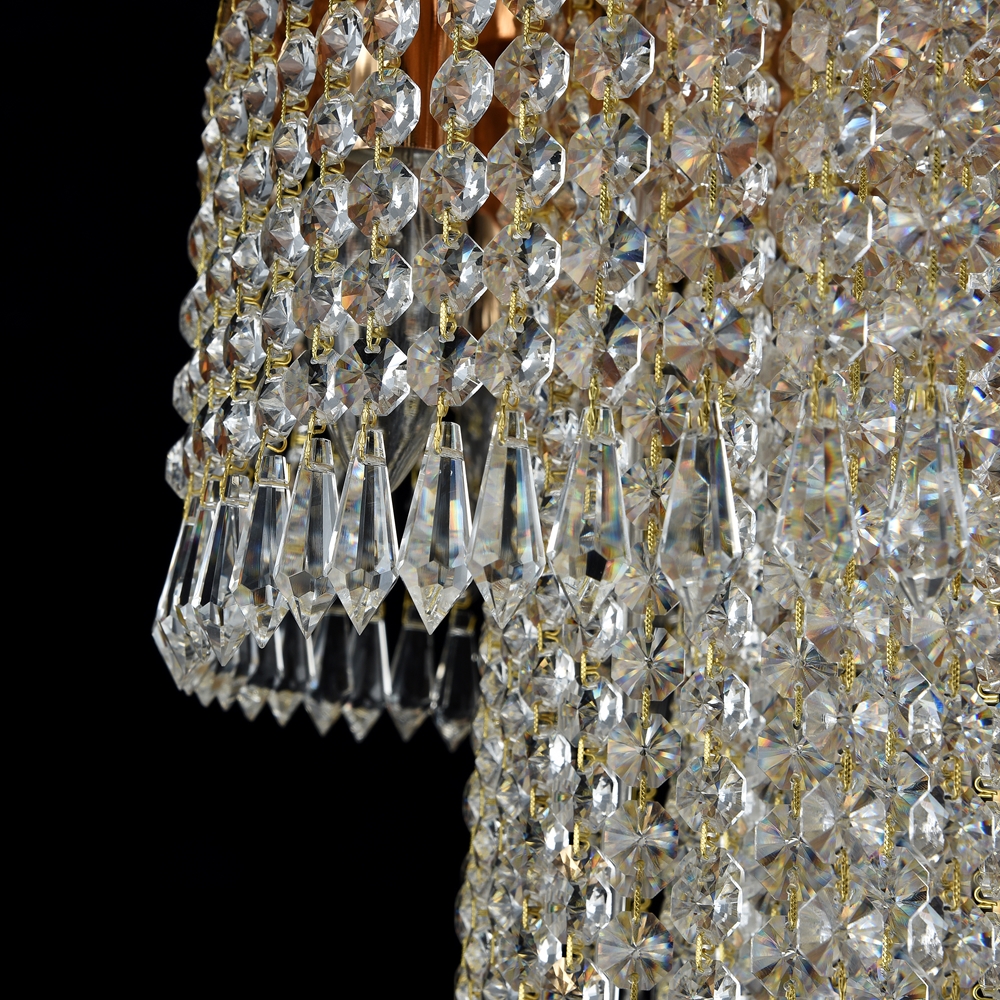 Cascade Ø42 Oro cristal De Maytoni - Los prismas decorativos cuelgan en varios niveles y encierran las fuentes de luz, creando un juego de luz radiante y una atm&oacute;sfera exclusiva.