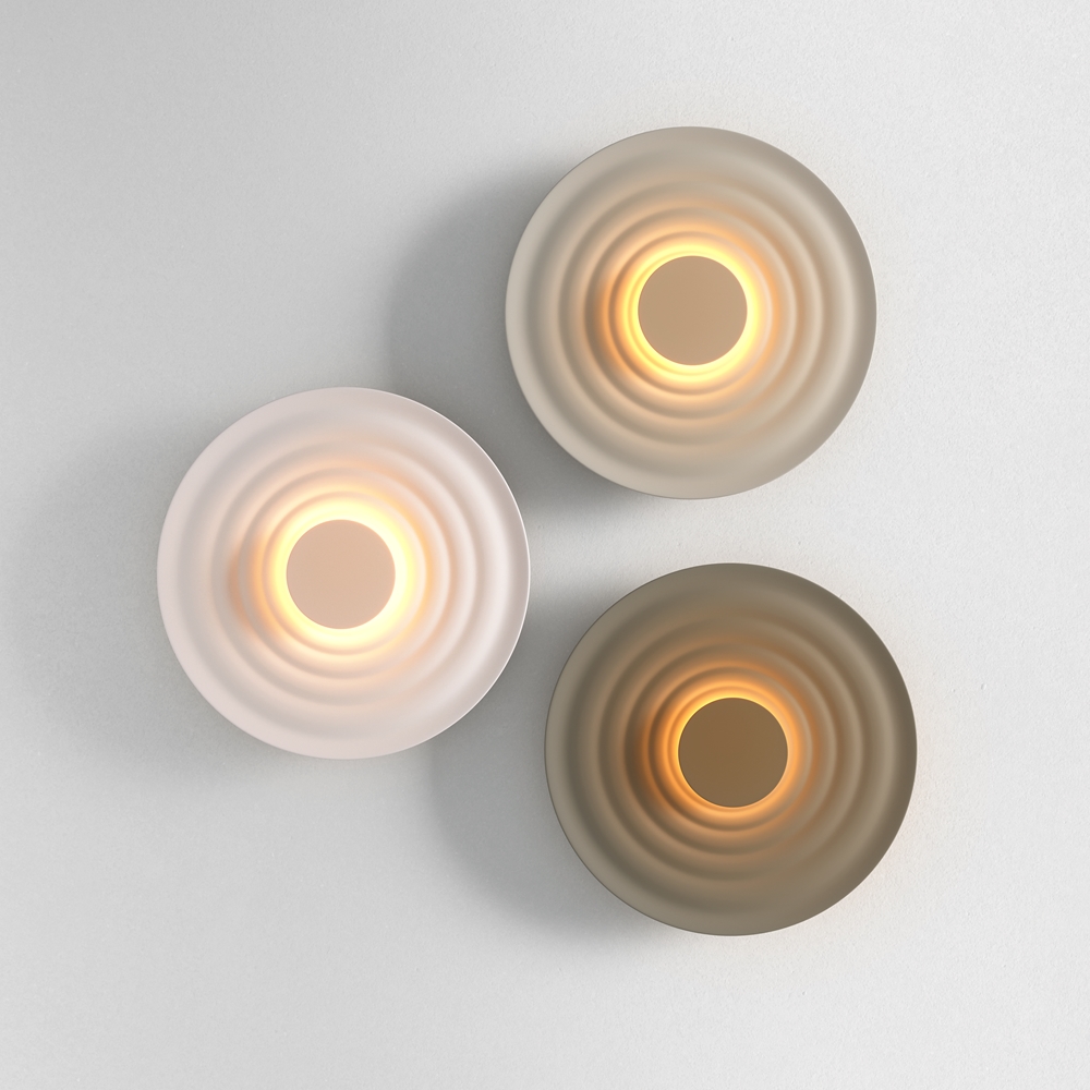 Nami Ø40 Marrón lámpara de pared De Maytoni - El aplique Nami combina un dise&ntilde;o moderno con una iluminaci&oacute;n suave, convirti&eacute;ndolo en un complemento funcional y decorativo para su hogar.