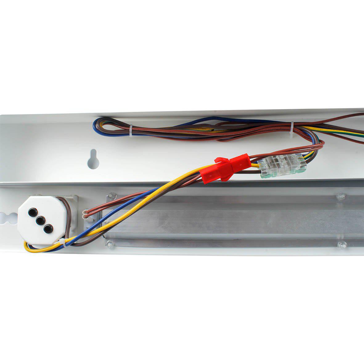Bänky con toma de corriente 58 cm Blanco De Designlight - La l&aacute;mpara es regulable con Fas-dim (compatible con reguladores de borde de ataque y de borde de salida), por lo que puede ajustar f&aacute;cilmente el brillo a sus necesidades.
