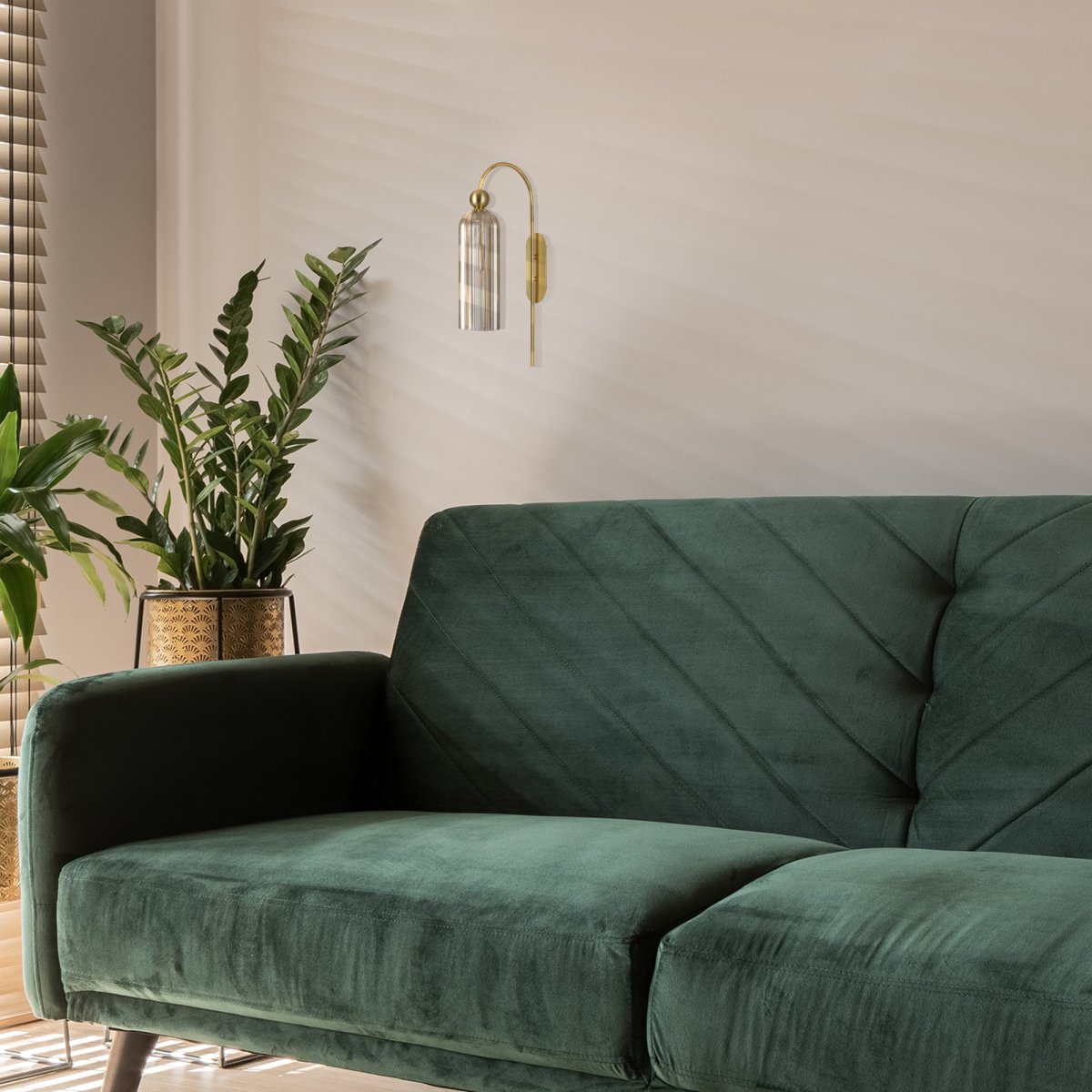 Antic 55cm Oro lámpara de pared De Maytoni - Con su sofisticada forma arqueada y su combinación de colores única, es la elección perfecta para cualquiera que quiera darle a su hogar un toque atemporal y elegante.