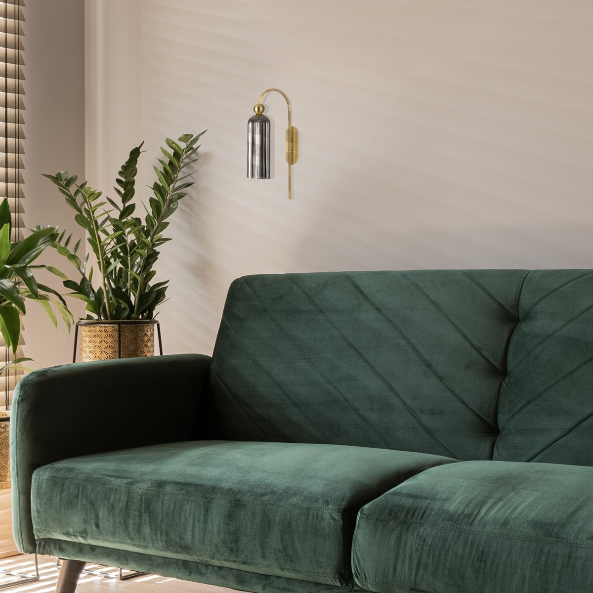 Antic 54cm Fumar lámpara de pared De Maytoni - Con su sofisticada forma arqueada y su combinación de colores única, es la elección perfecta para cualquiera que quiera darle a su hogar un toque atemporal y elegante.