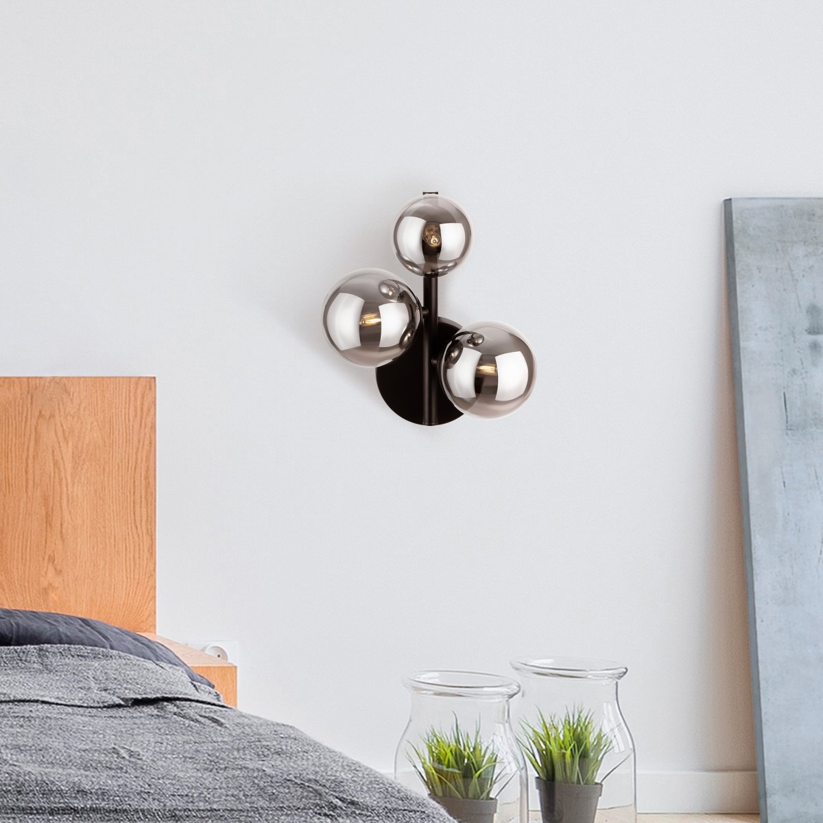 Dallas 25cm Negro lámpara de pared De Maytoni - Dallas, con sus tres fuentes de luz, es una elegante y moderna lámpara de pared que combina estilo y funcionalidad.