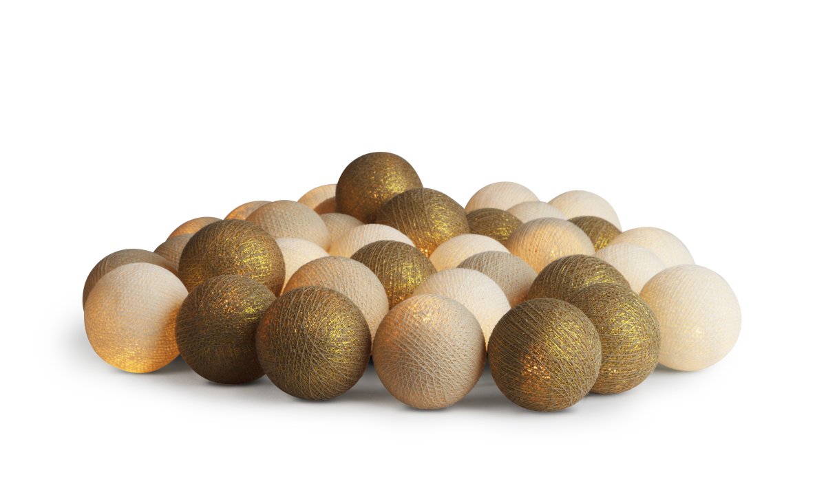 Irislights Gold 20-lights Oro De Irislights - Las elegantes luces de cadena doradas de Irislights son una hermosa fuente de luz hecha a mano con esferas de algod&oacute;n y poli&eacute;ster.