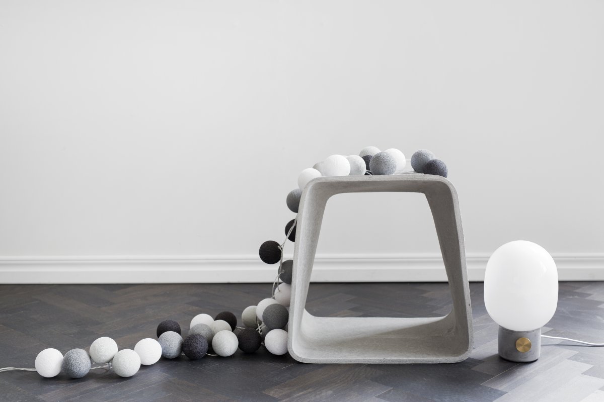 Irislights Graphic grey 20-lights Gris De Irislights - Consisten en un cable de pl&aacute;stico con bolas hechas a mano de hilo de algod&oacute;n y poli&eacute;ster que emiten una luz suave.