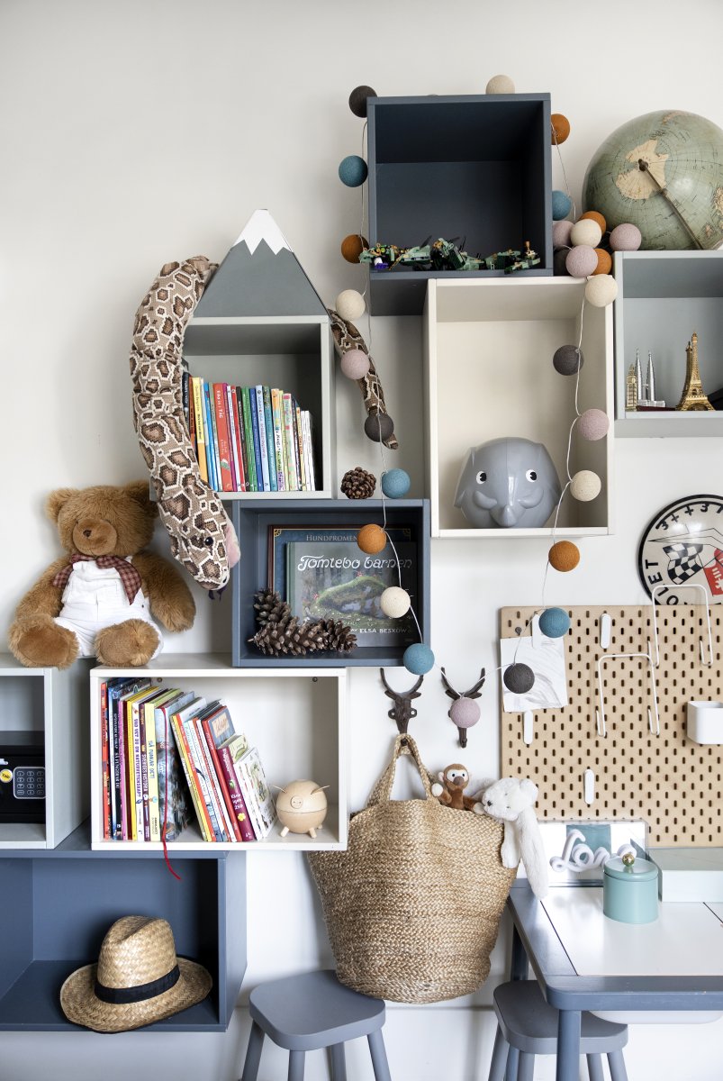 Irislights New Day 35-lights Multicolor De Irislights - Irislights New Day es una guirnalda decorativa de luces con esferas en varios tonos sutiles pero divertidos, ideal para cualquier lugar donde desee crear un ambiente acogedor o a&ntilde;adir un toque de color.