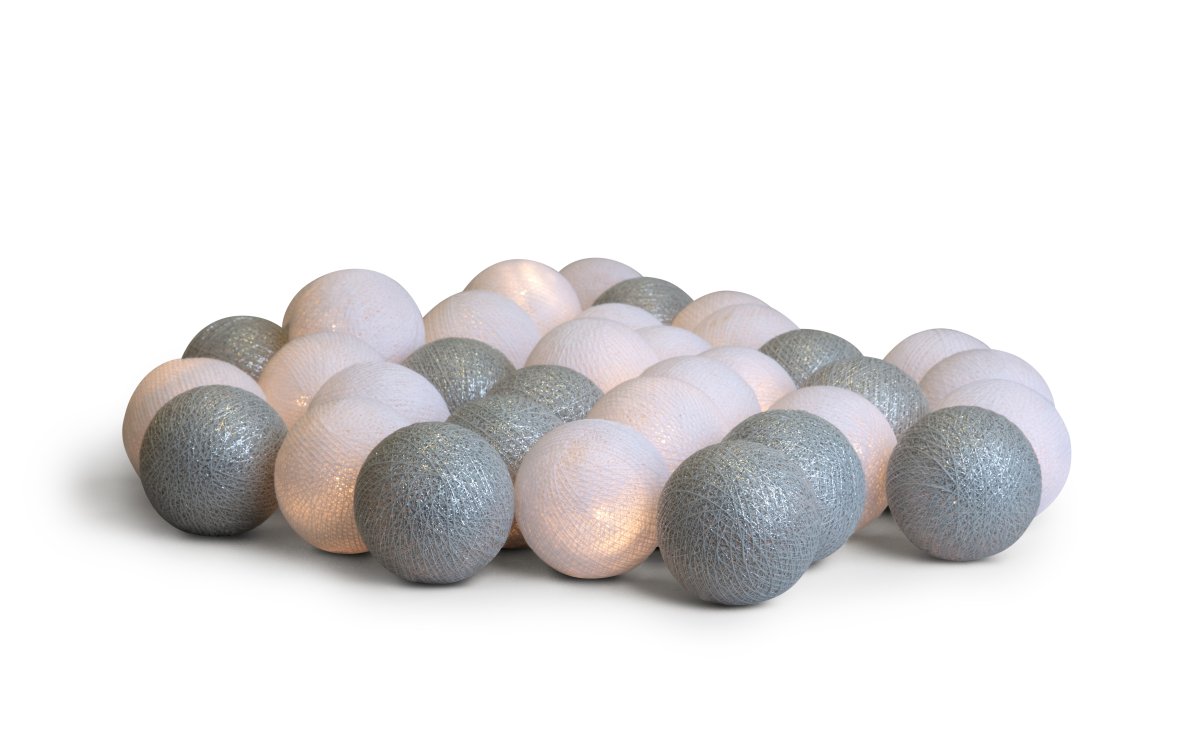 Irislights Silver 20-lights Plata De Irislights - Las elegantes luces de cadena plateadas de Irislights son una hermosa fuente de luz hecha a mano con esferas de algod&oacute;n y poli&eacute;ster.