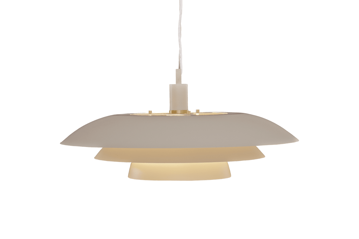 Epsilon Ø56 Beige Lámpas de techo De Aneta Lighting - Su pantalla met&aacute;lica de tres piezas garantiza una distribuci&oacute;n de luz agradable y evita el deslumbramiento.