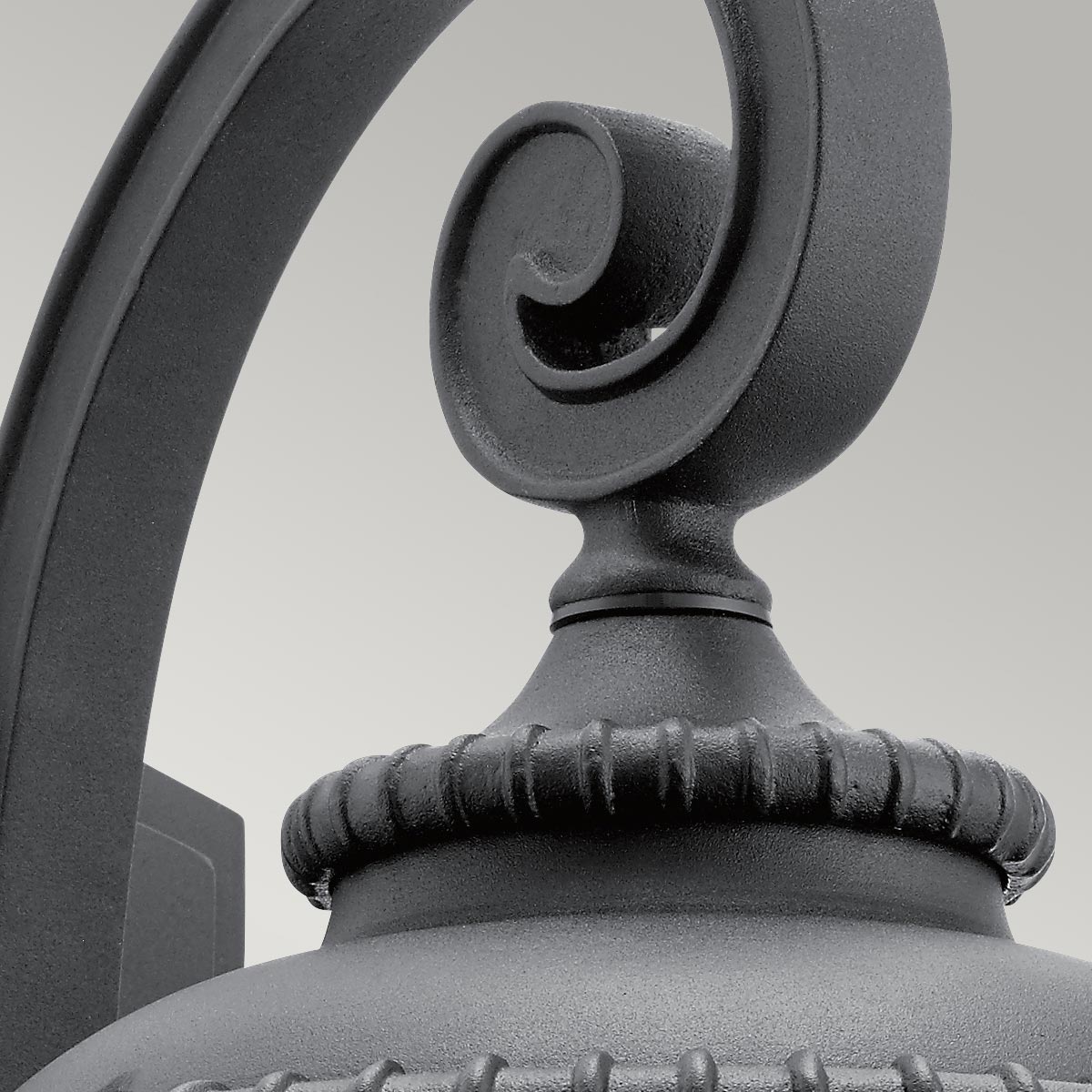 Admirals Cove Negro lámpara de exterior De Elstead Lighting - Está hecho de un material compuesto resistente a la intemperie que puede soportar las exigentes influencias exteriores como el agua salada y la radiación UV.