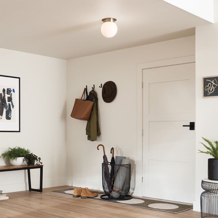 Albers Ø20 Latón plafón De Elstead Lighting - Su elegante dise&ntilde;o, con un soporte de techo con efecto lat&oacute;n, complementa una variedad de estilos de interior.