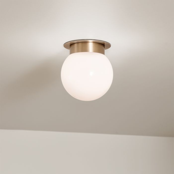 Albers Ø20 Latón plafón De Elstead Lighting - Su elegante dise&ntilde;o, con un soporte de techo con efecto lat&oacute;n, complementa una variedad de estilos de interior.