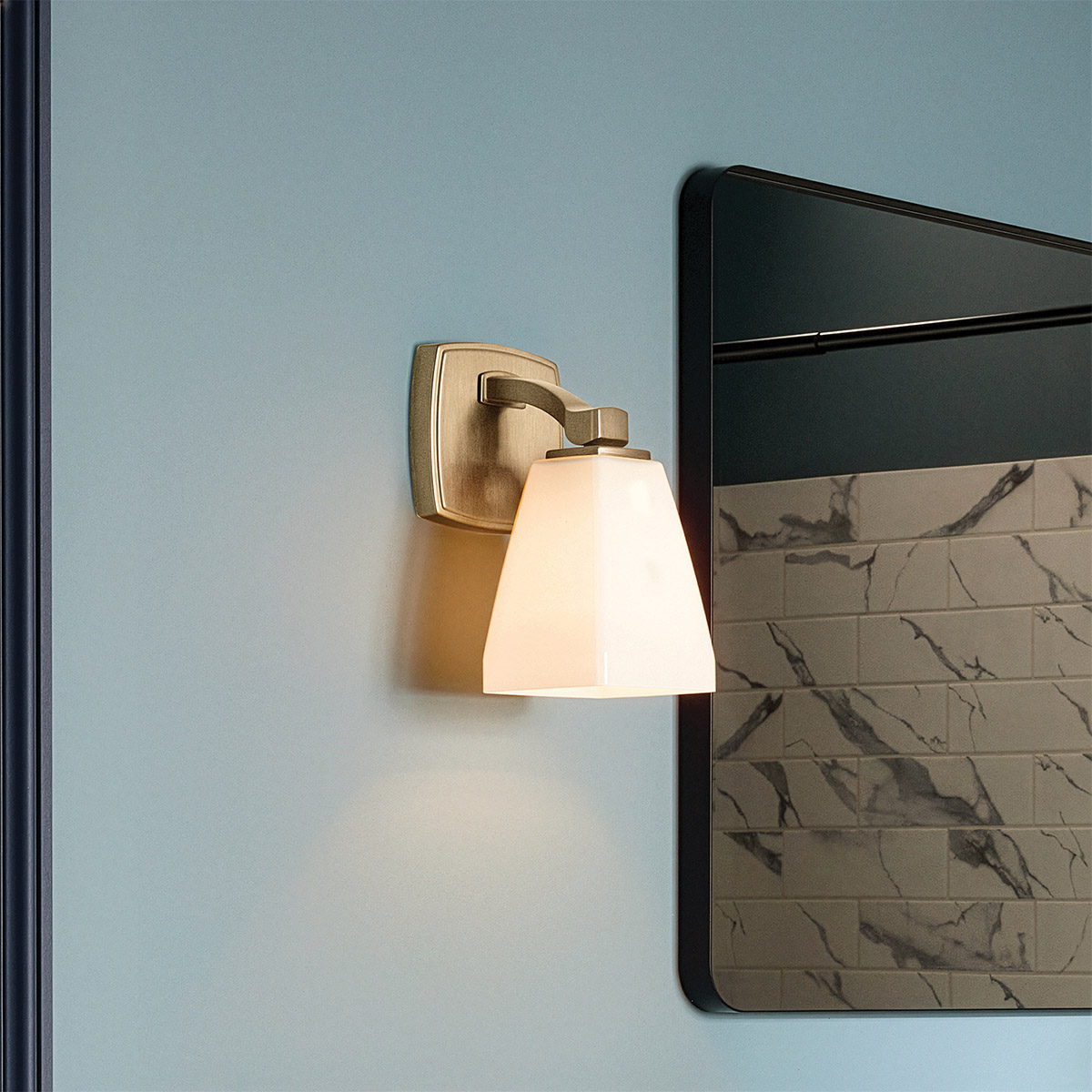 Marant 24cm Bronce lámpara de baño De Elstead Lighting - Marant se puede instalar con la pantalla hacia arriba o hacia abajo, ofreciendo flexibilidad y resultando perfecta, por ejemplo, para colocarla sobre un espejo de ba&ntilde;o.