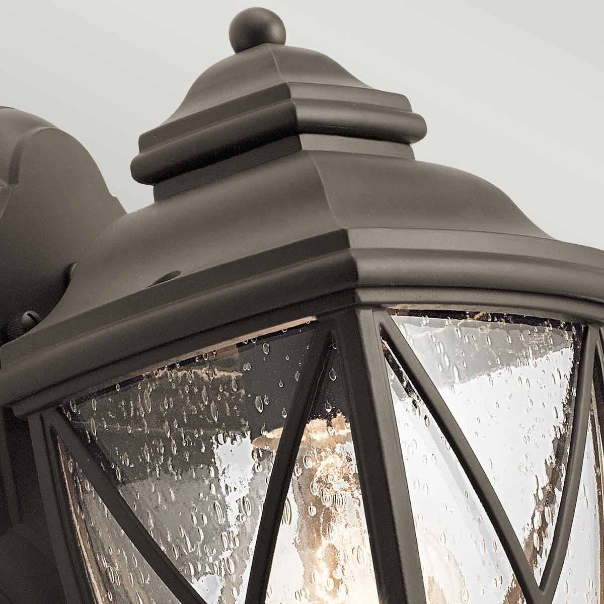 Tangier Bronce antiguo lámpara de exterior De Elstead Lighting - El aplique de pared de bronce Tánger tiene un diseño de linterna clásico que recuerda a los distritos históricos de la ciudad.