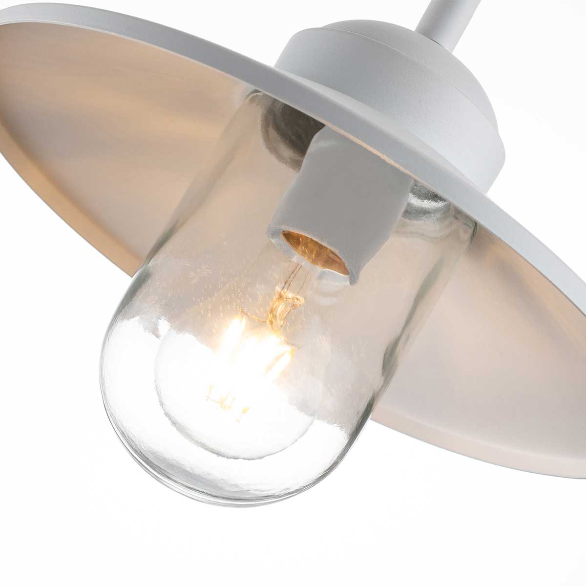 Klampenborg Ø28 Blanco lámpara de exterior De Elstead Lighting - La lámpara de pared Klampenborg tiene un diseño de linterna resistente y atemporal que combina la simplicidad escandinava con la sostenibilidad.