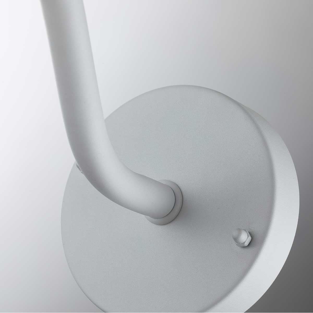 Klampenborg Ø28 Blanco lámpara de exterior De Elstead Lighting - La lámpara de pared Klampenborg tiene un diseño de linterna resistente y atemporal que combina la simplicidad escandinava con la sostenibilidad.