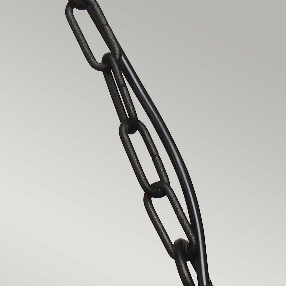 Klampenborg Ø28 Negro De Elstead Lighting - Tillverkad av rostfritt st&aring;l i svart finish och glas, erbjuder den en robust konstruktion som st&aring;r emot v&auml;der och vind.