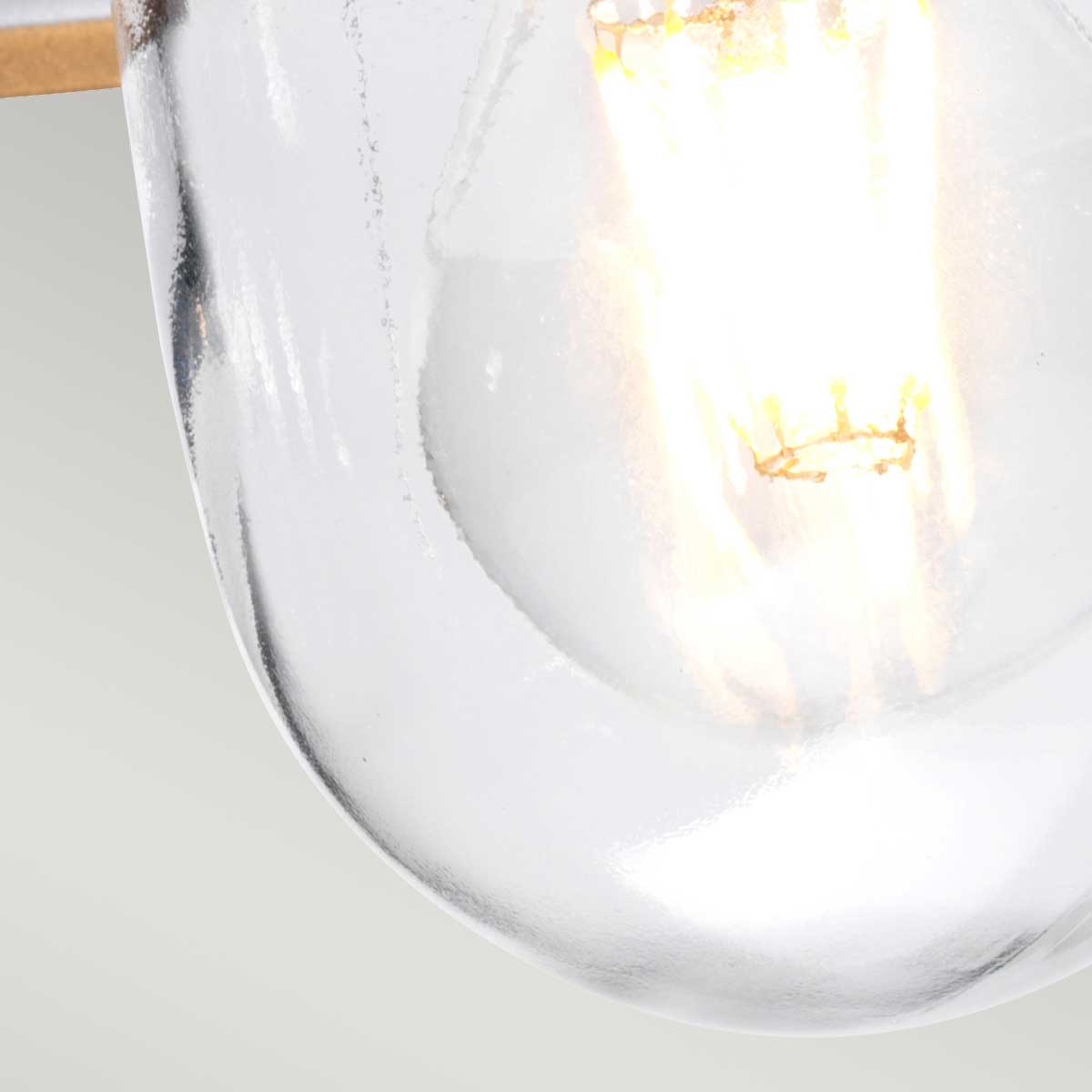 Klampenborg Ø28 Plata De Elstead Lighting - Tillverkad av rostfritt st&aring;l i silverfinish och glas, erbjuder den en robust konstruktion som st&aring;r emot v&auml;der och vind.