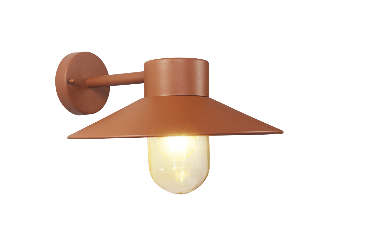 Onsala Óxido lámpara de exterior De Nordic Lighting - Onsala es una cl&aacute;sica l&aacute;mpara de pared en color &oacute;xido/naranja, hecha de aluminio y vidrio transparente.