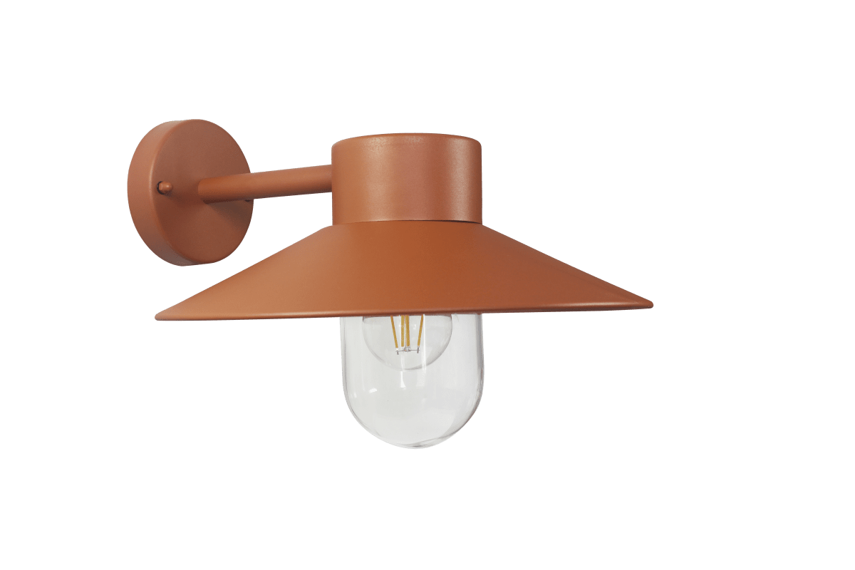 Onsala Óxido lámpara de exterior De Nordic Lighting - Onsala es una cl&aacute;sica l&aacute;mpara de pared en color &oacute;xido/naranja, hecha de aluminio y vidrio transparente.