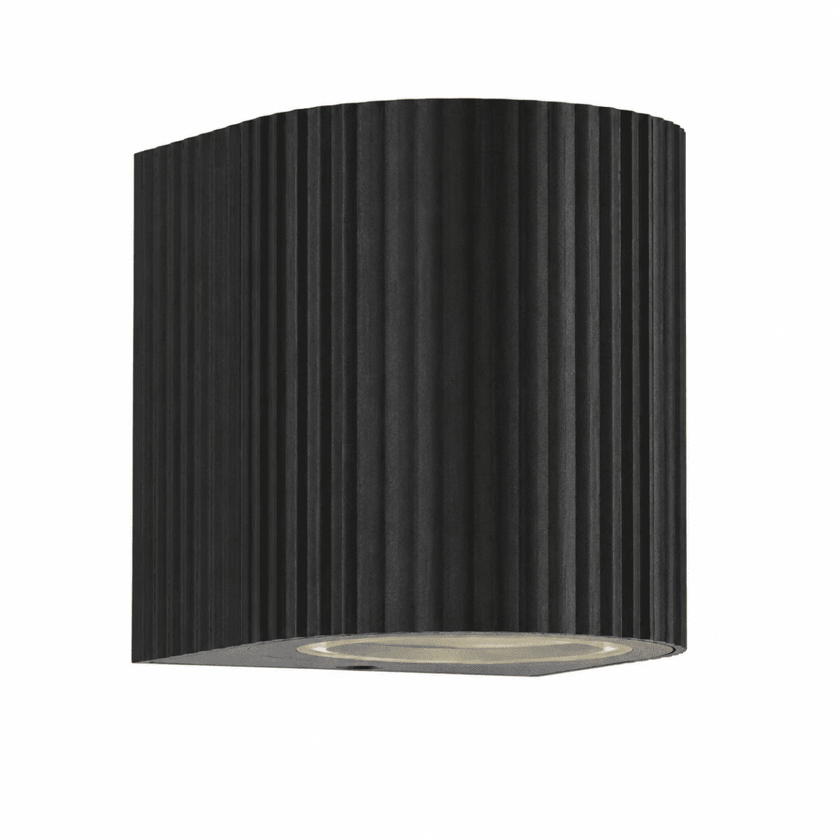 Freja Single Negro lámpara de exterior De Lampan - Fabricada en metal lacado en negro con una textura decorativa acanalada, le confiere a la l&aacute;mpara un aspecto vibrante y exclusivo.