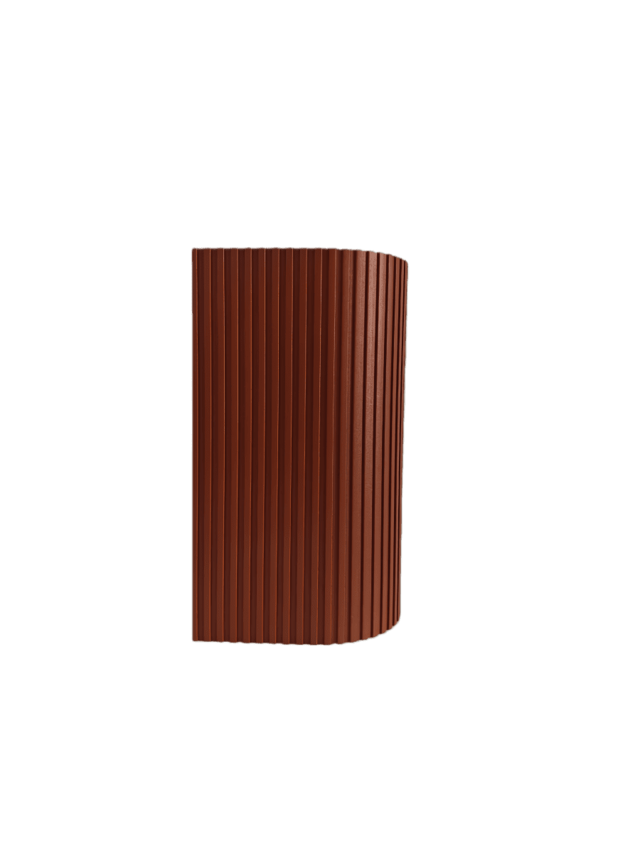 Freja Duo Óxido lámpara de exterior De Lampan - Fabricada en metal con un acabado en color naranja &oacute;xido y una textura decorativa acanalada, le confiere un aspecto vibrante y exclusivo.