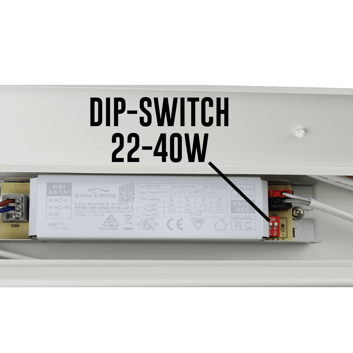 Liny Basic 4000K 130cm Blanco De Designlight - Las entradas de cables se encuentran en los extremos y en la parte posterior de la luminaria, as&iacute; como en el centro y en el lateral.