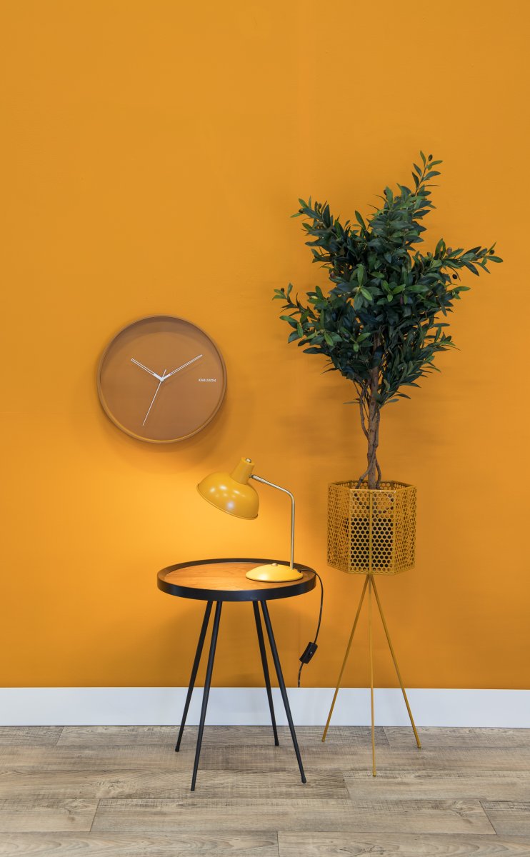Hood 38cm Amarillo lámpara de escritorio De Leitmotiv - La l&aacute;mpara encaja a la perfecci&oacute;n en un escritorio o mesita de noche y sirve tanto como fuente de luz pr&aacute;ctica como elemento decorativo con estilo.