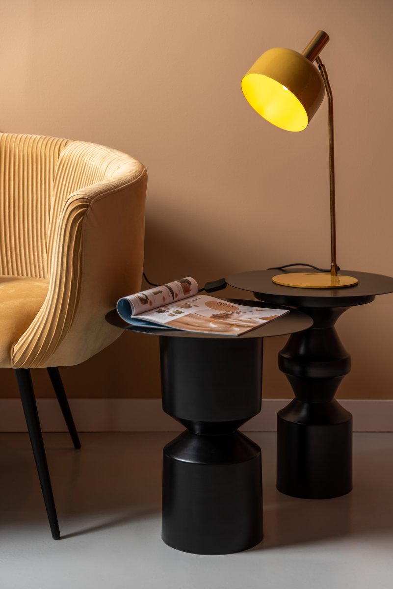 Smart 56cm Amarillo lámpara de escritorio De Leitmotiv - Gracias a su pantalla ajustable, la luz se puede dirigir de forma óptima, ideal como lámpara de lectura en un escritorio o mesita de noche.