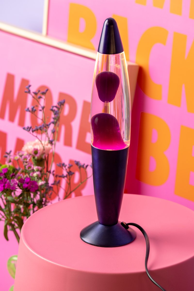 Rocket 35cm Púrpura lámpara infantil De Leitmotiv - La lámpara emite una luz suave y vibrante que se mueve en formas orgánicas, perfecta para la habitación de un niño o como detalle creativo y decorativo en tu hogar.