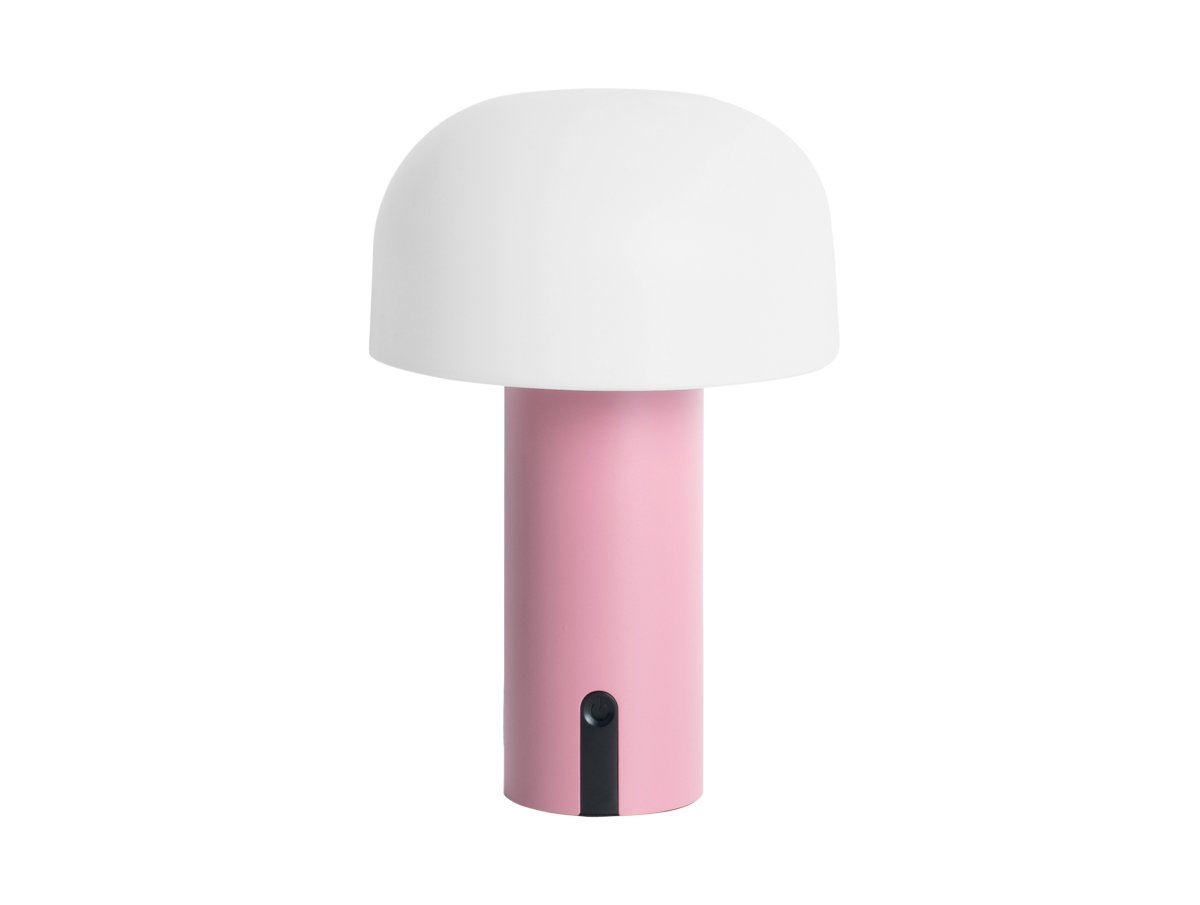 Luca LED 22cm Rosa portátil De Leitmotiv - Está fabricada en metal con un atractivo acabado rosa y cuenta con una pantalla de plástico blanco lechoso que emite una luz suave y agradable.