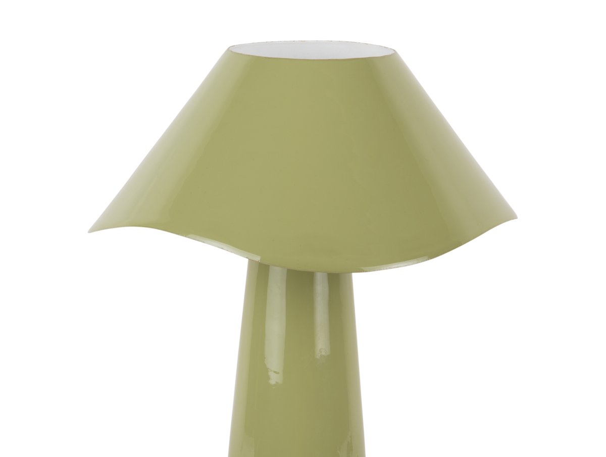 Ameno 33cm Verde lámpara de mesa De Leitmotiv - Ameno es una elegante lámpara de mesa metálica con un acabado verde brillante que emite una luz suave y armoniosa.