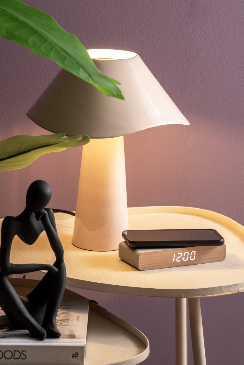 Ameno 33cm rosa claro lámpara de mesa De Leitmotiv - Ameno es una elegante lámpara de mesa metálica con un acabado rosa claro brillante que crea un ambiente suave y armonioso.