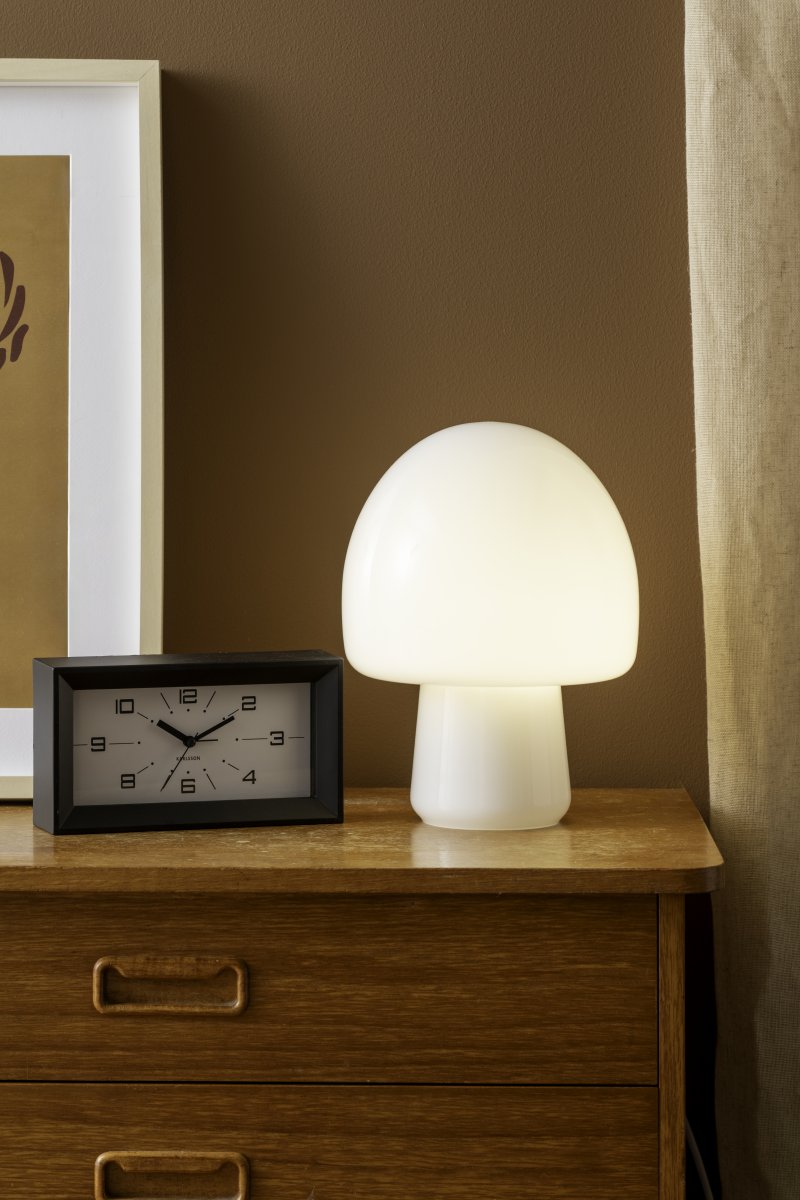 Gozar 27cm Blanco lámpara de mesa De Leitmotiv - Gozar es una elegante lámpara de mesa de cristal blanco que emite una luz agradable y acogedora.
