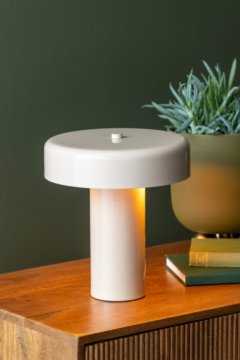 Riqueza Palo 26cm Greige lámpara de mesa De Leitmotiv - La elegante lámpara de mesa Riqueza Palo, fabricada en metal, cautiva con su acabado brillante y su pantalla gris claro.