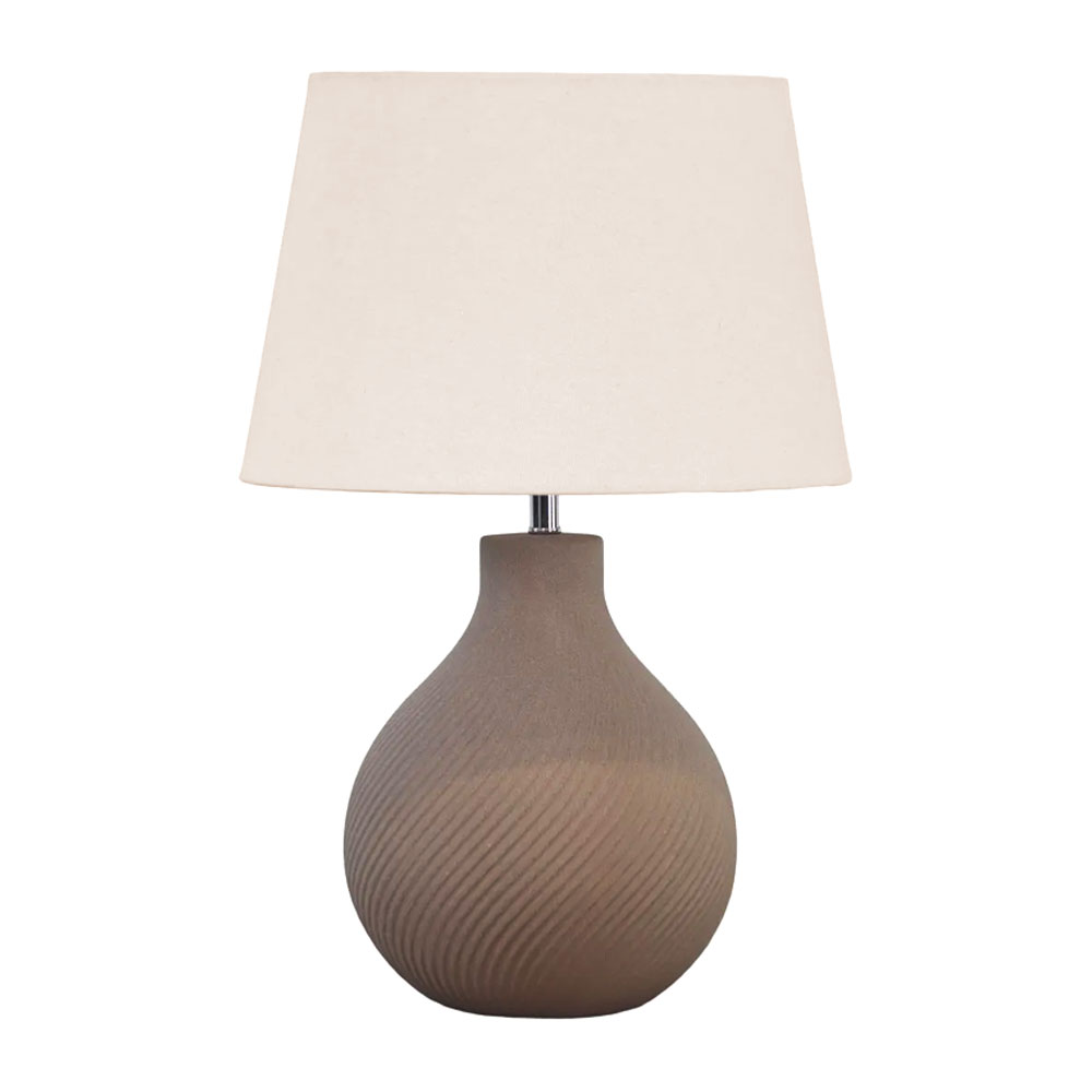 Manchester 50cm Marrón lámpara de mesa De Nordic Lighting - Su c&aacute;lida paleta de colores y su elegante dise&ntilde;o la convierten en un elemento de decoraci&oacute;n atemporal, perfecto para crear un ambiente armonioso y acogedor en el hogar.