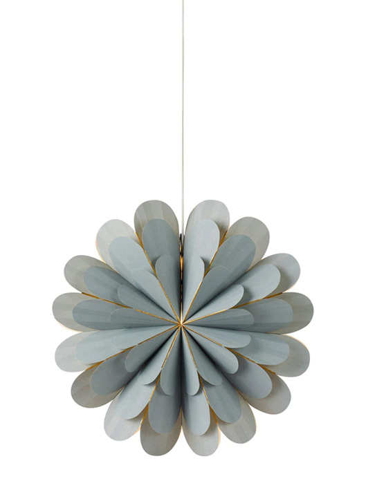 Marigold Ø45 Gris De Markslöjd - Estrellas de cal&eacute;ndula crecen 45 cm es una flor de Pascua colgante que a&ntilde;adir&aacute; un toque moderno y elegante a tu decoraci&oacute;n navide&ntilde;a.
