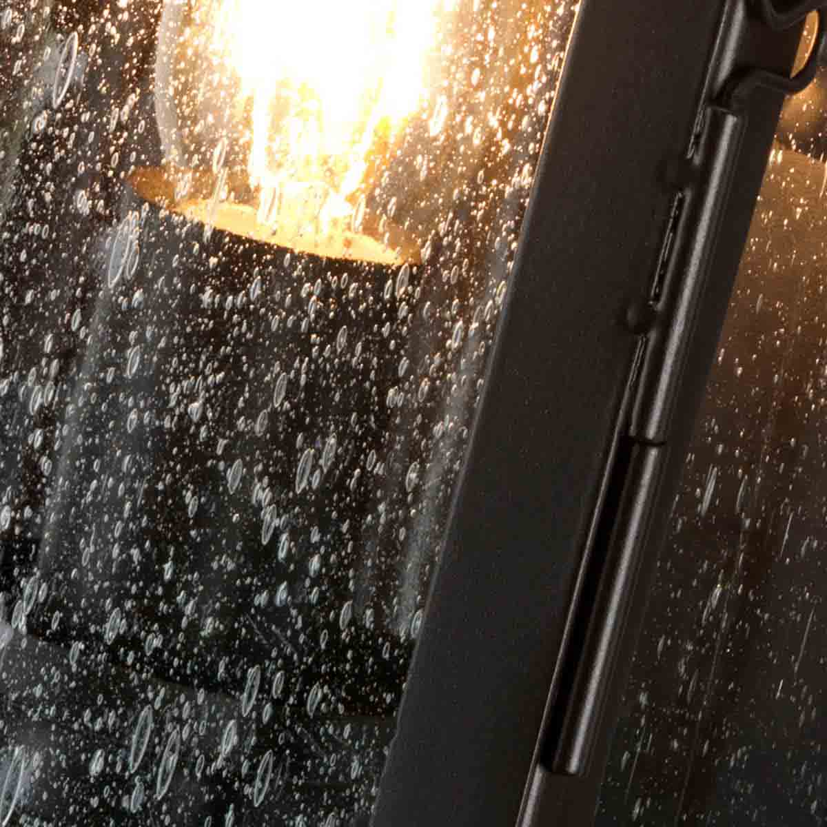 Matlock Bronce antiguo lámpara de exterior De Elstead Lighting - La robusta construcción con puertas dobles permite cambiar fácilmente la fuente de luz y los paneles de vidrio transparente difunden una luz acogedora.