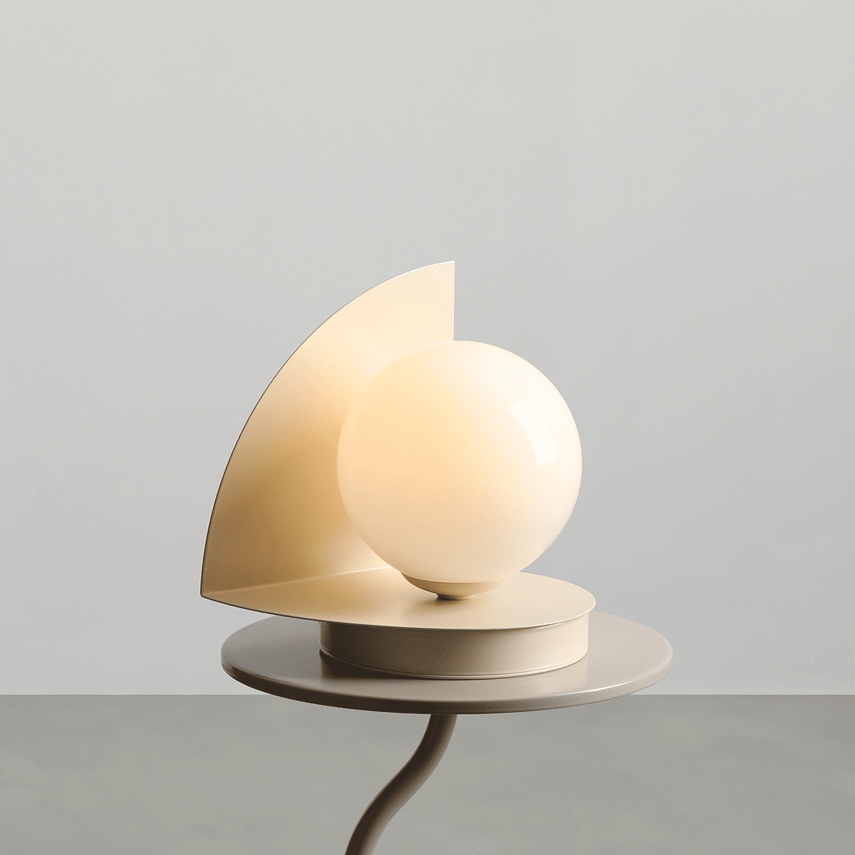 Loop 20cm Blanco cremoso lámpara de mesa De Artera - La cúpula redonda de cristal opalino tiene un diámetro de 14 cm y proporciona una hermosa difusión de la luz.